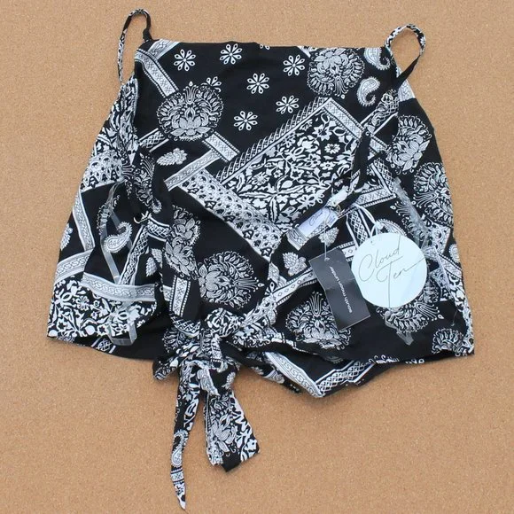 Boutique crop top NEW! - Picture 2 of 5